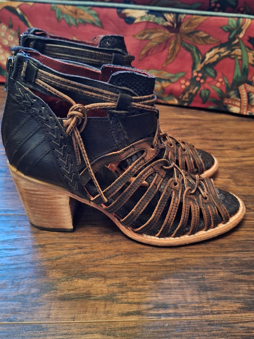Freebird by Steven Brown and Black Braided Lace-Up Leather Sandals EUC - Picture 4 of 8